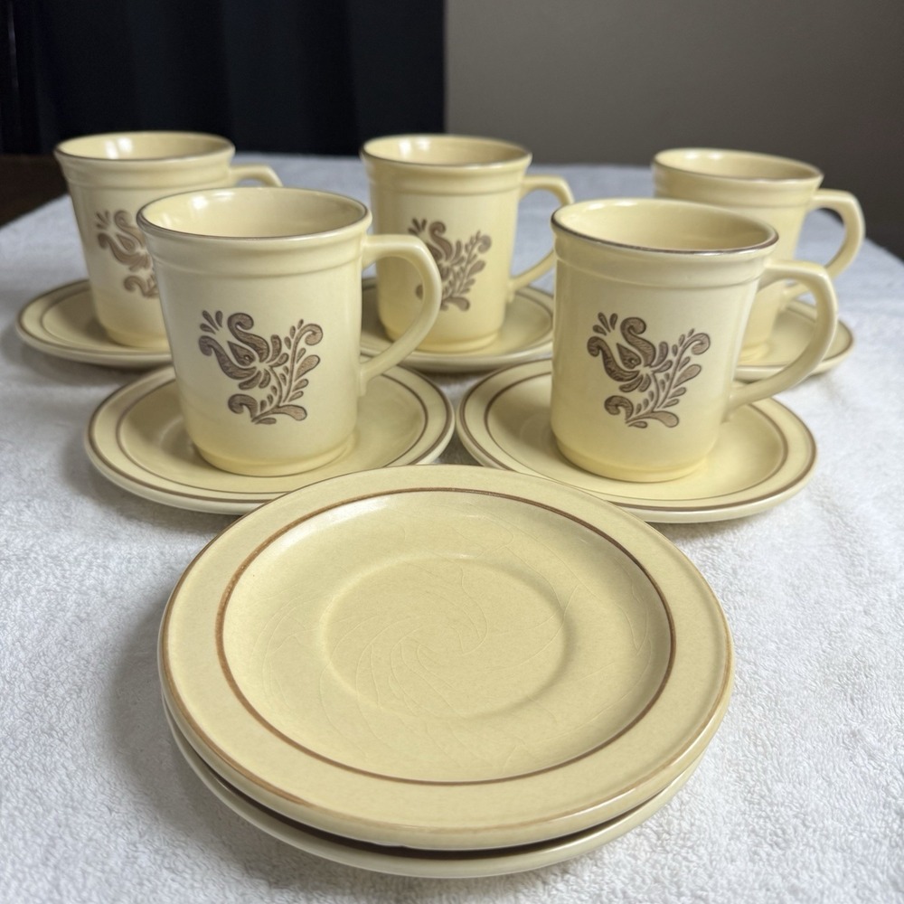 Pfaltzgraff Village Mugs – Set of 5– 10 oz Stoneware – USA (D33) + 2 Saucers